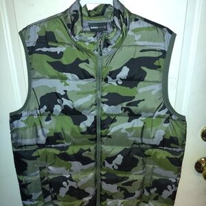 Swiss Tech Men's Green Camo Vest